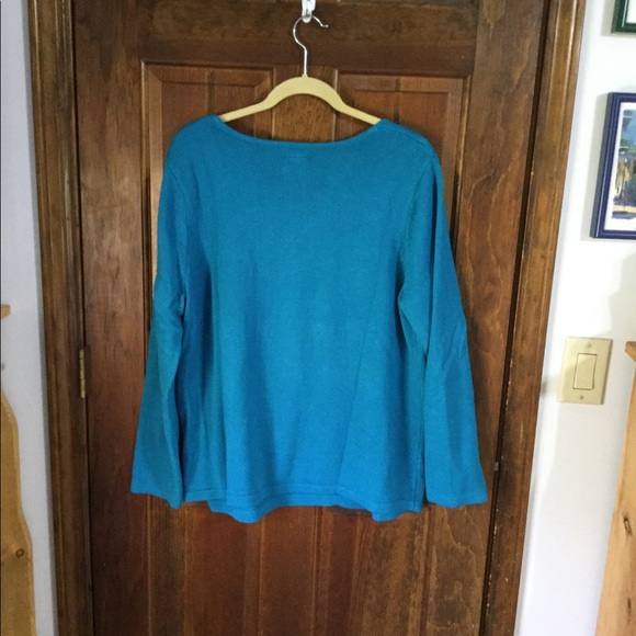 Turquoise sweater with textured pattern. - Picture 3 of 4